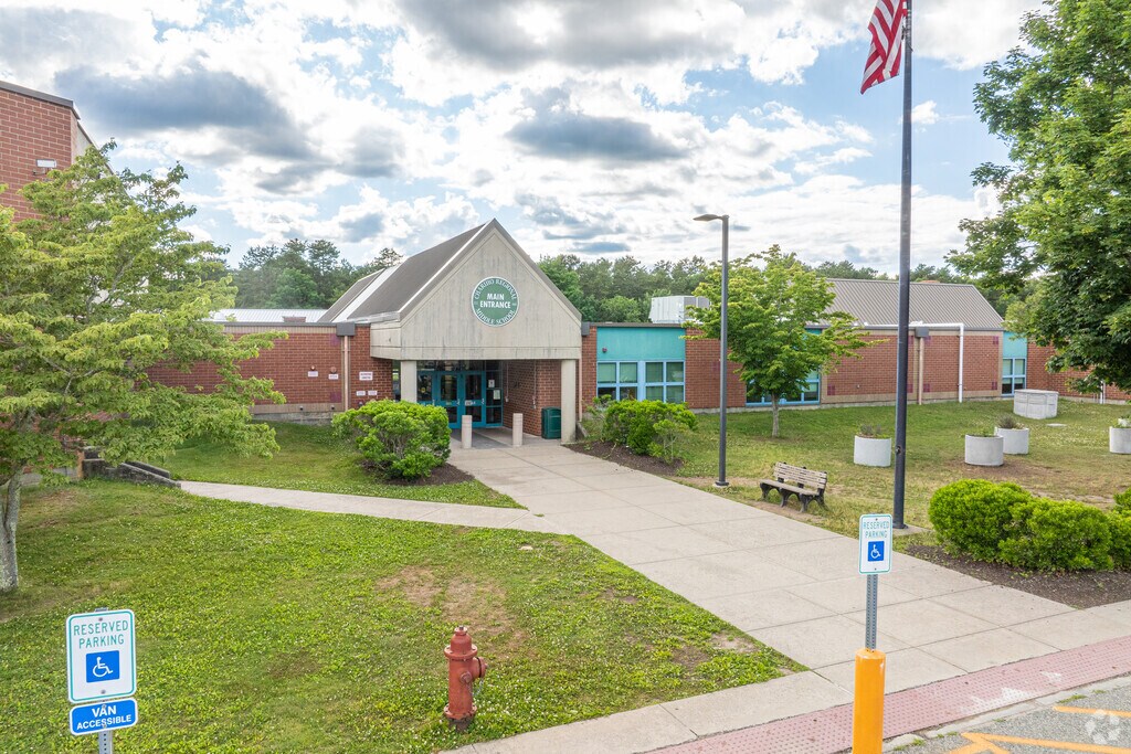 Welcome to Chariho Regional Middle School located in Richmond, RI.