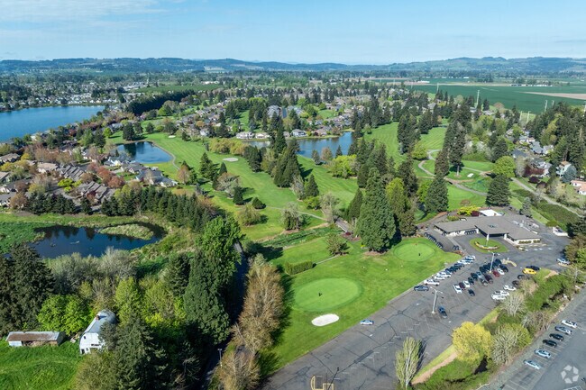 McNary Golf Club is located in Keizer, Oregon.