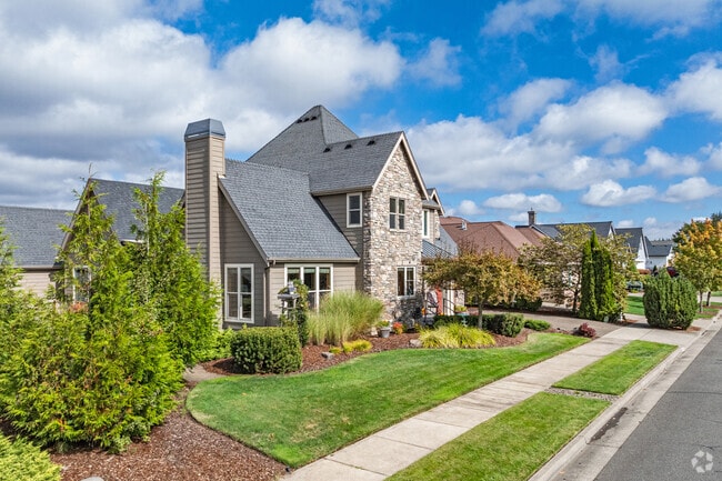 Newly built Traditional homes with Victorian features are a popular choice in North Albany, OR.