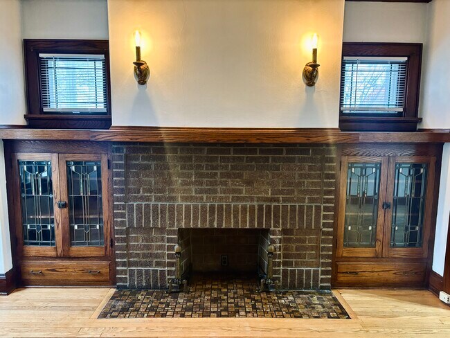 5223 W Wisconsin Ave unit Lower, Milwaukee, WI 53208 - photo 4