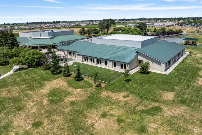 Jim Elliot Christian High School is collaborative efforts shaping academic excellence in Lodi.