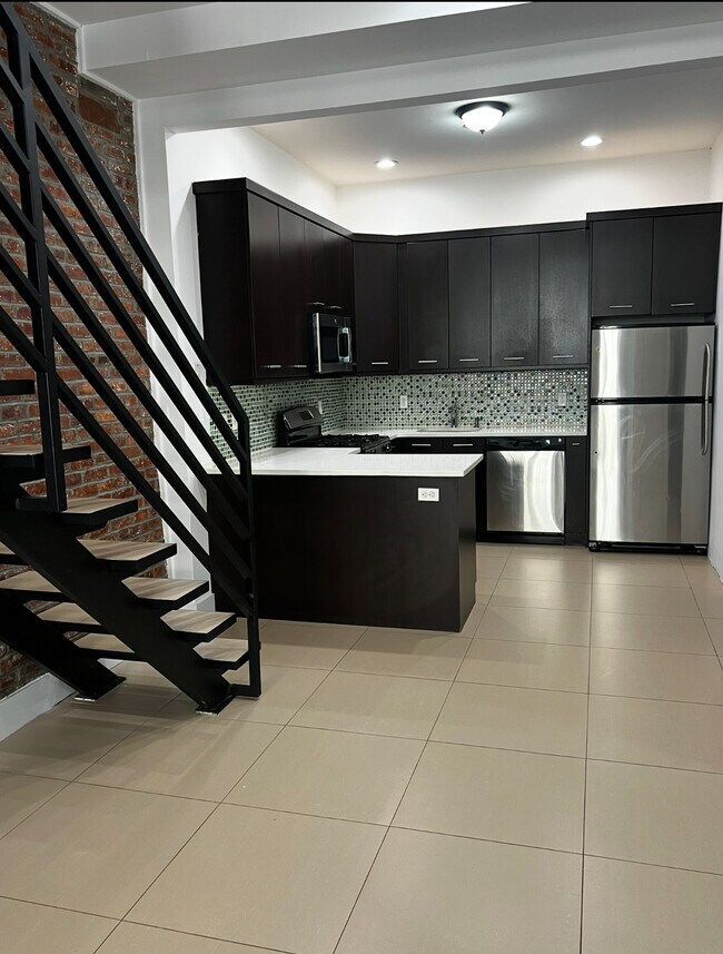 2575 22nd St, Long Island City, NY 11102 - photo 2