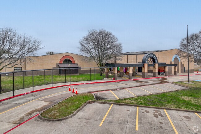 Shackelford Elementary School gets 5 star reviews on GreatSchools.