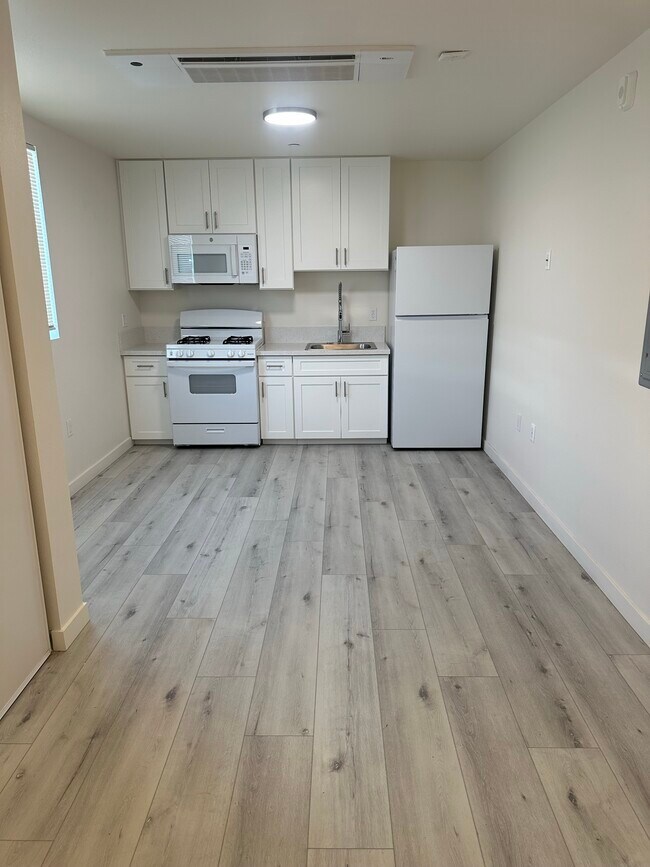 1120 E 25th St, Los Angeles, CA 90011