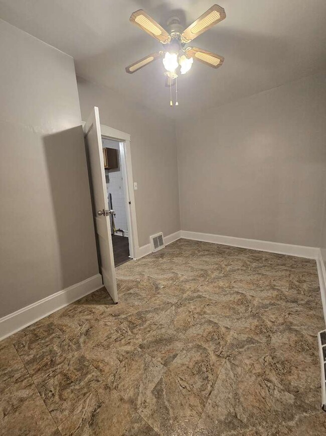 8445 S Marquette Ave unit 1 Floor, Chicago, IL 60617 - photo 4