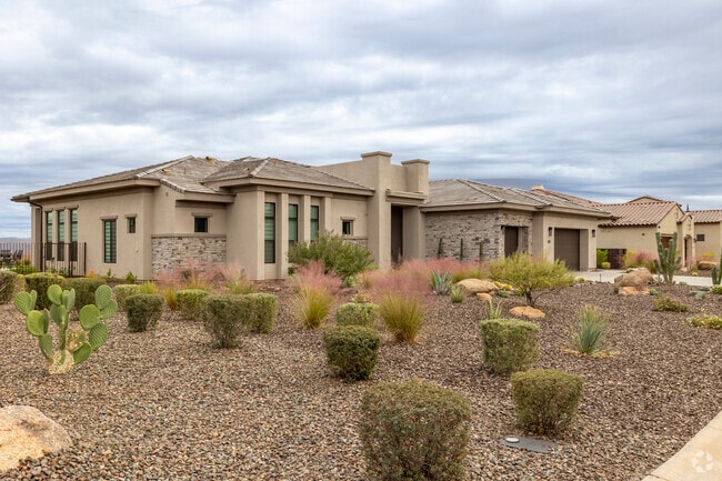 Large, custom homes are common in many areas of Rio Verde.