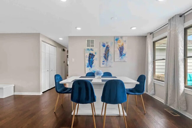 1401 W Weathersfield Way unit ID1237902P, Schaumburg, IL 60193 - photo 4