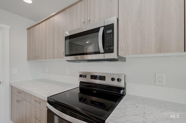 231 Caribou Ct, Horseshoe Bend, ID 83629 - photo 2