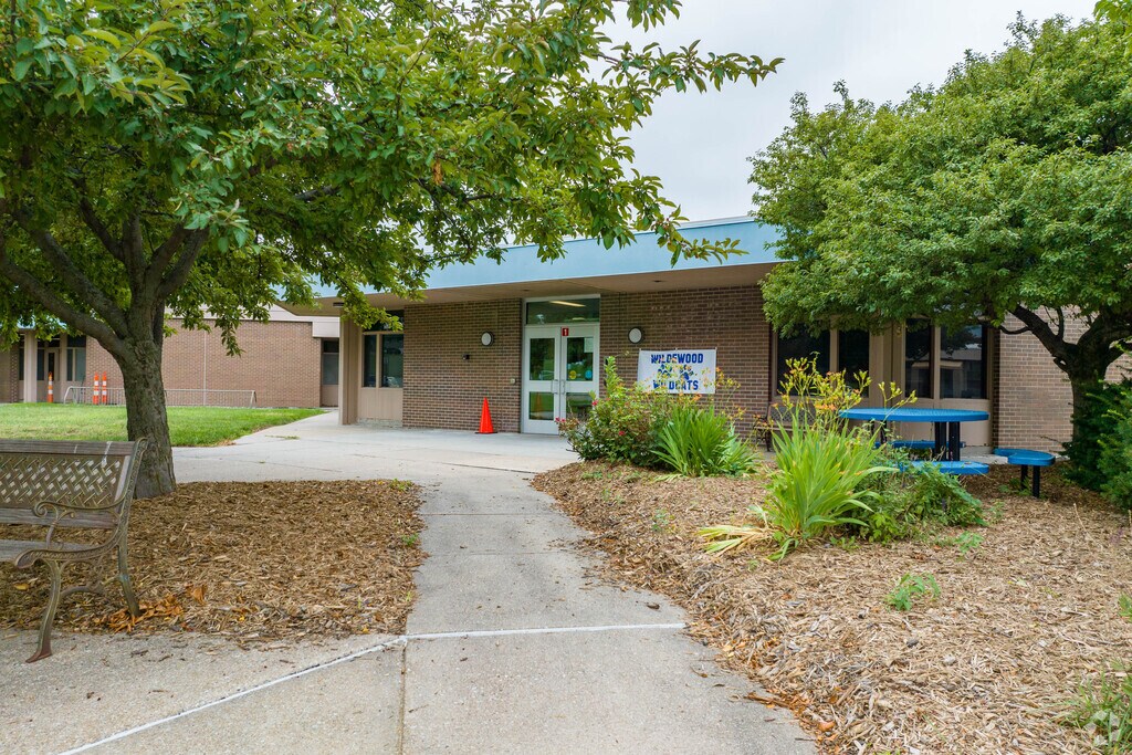 Oakdale Elementary School serves students in PK through K-6.