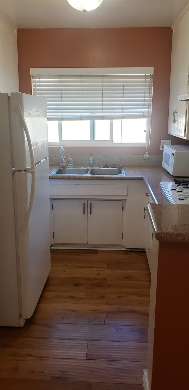 13833 Oxnard St unit 8, Van Nuys, CA 91401 - photo 7