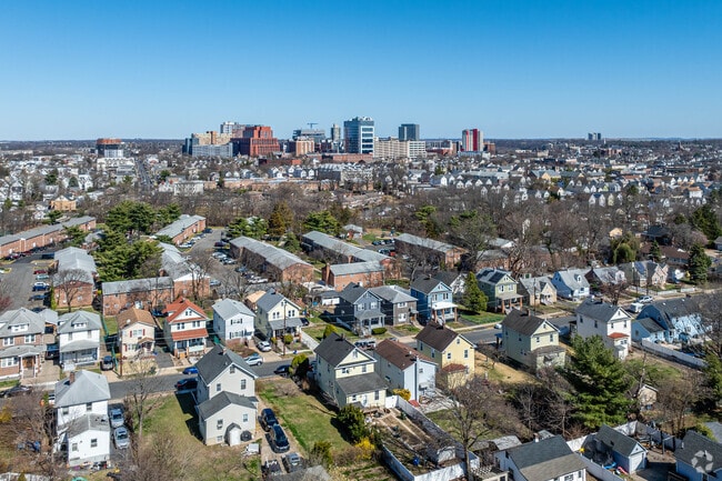 Franklin Township offers single-family homes close to shopping, dining and transit.