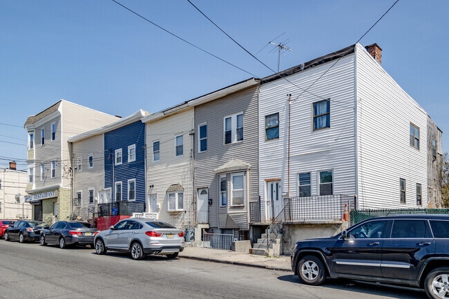 Homes in South Broad Valley include multifamily units, rowhouses, and single-family residences.