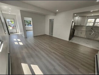 45-58 172nd St, Queens, NY 11358