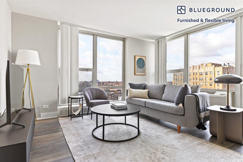 5600 N Sheridan Rd unit FL11-ID652, Chicago, IL 60660 - photo 1