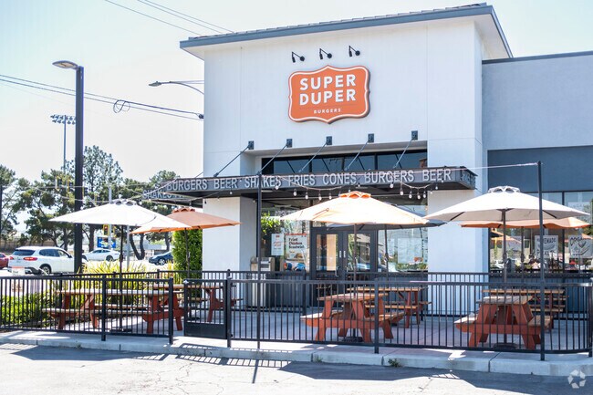 Super Duper burgers has tasty burgers and is located in the Bucknall area.