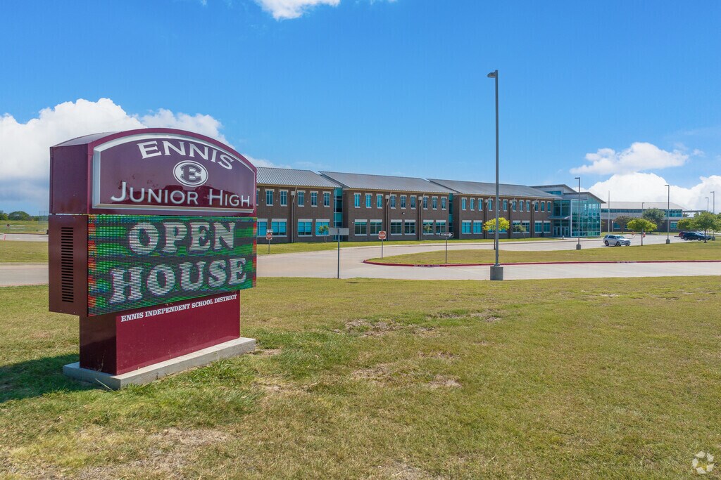 Students can attend Ennis Jr. High School in Ellis County.