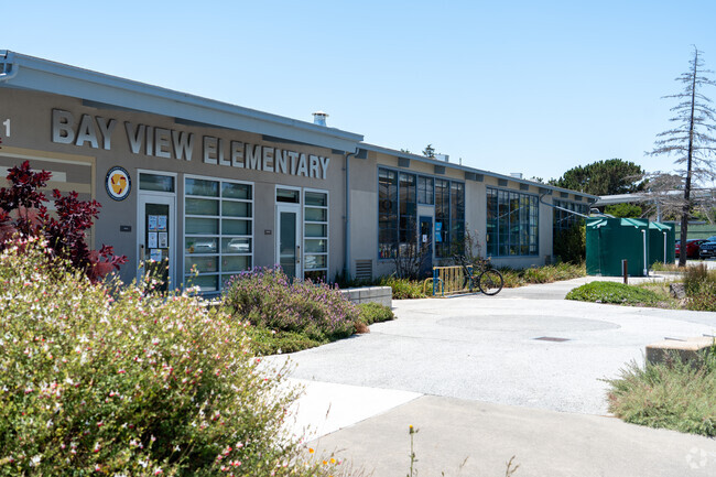 Bay View Elementary offers a dynamic curriculum that sparks curiosity and creativity.