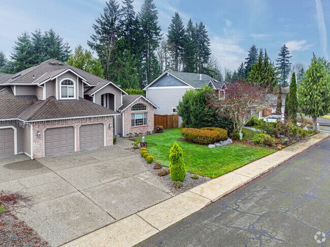 The entire neighborhood is part of the Wilderness Property Owners’ Association HOA.