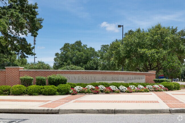 The South Alabama University borders the Bellewood neighborhood with its stately grounds.