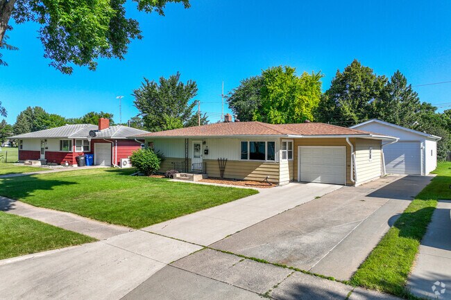 Many homes in Northport are close together which gives you neighborly neighbors.