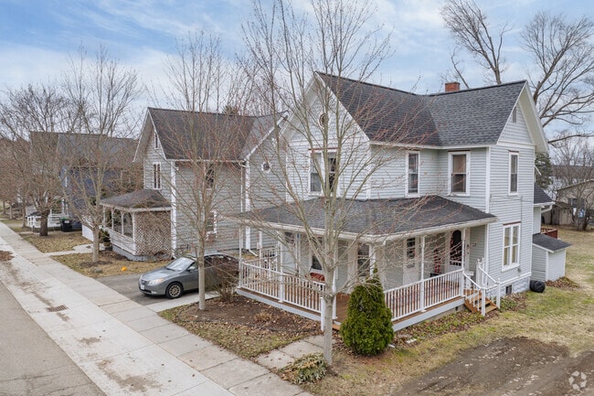 Along Ellery's residential streets, locals can find a variety of spacious homes.
