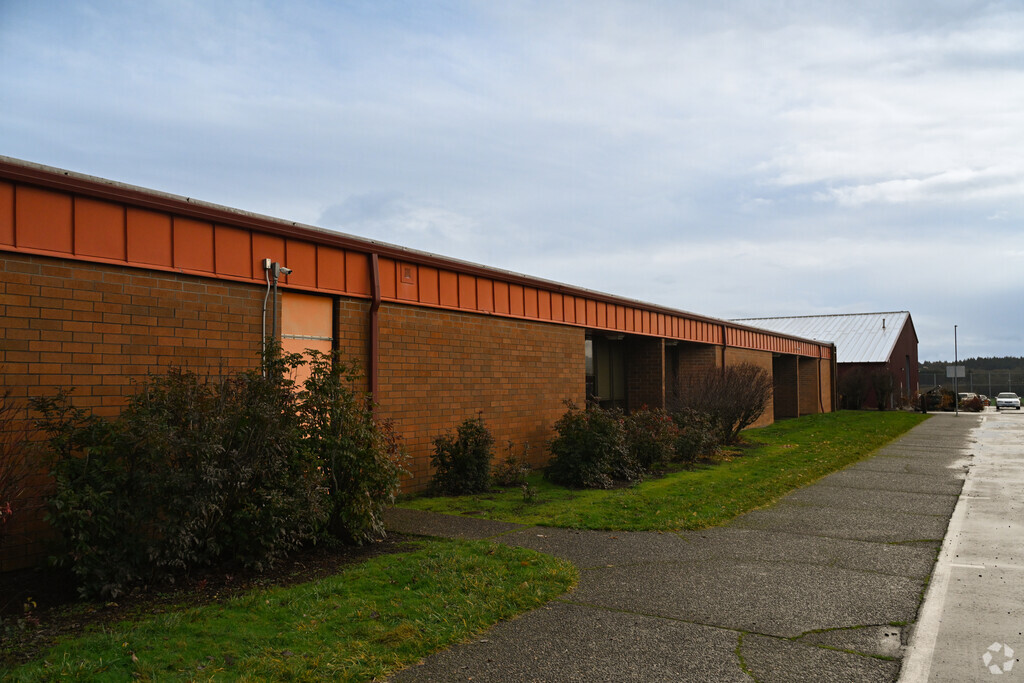 Willamina Middle School provides education in 
Yamhill.