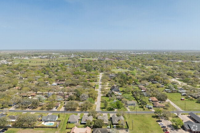 El Campo is home to about 12,062 full-time residents.