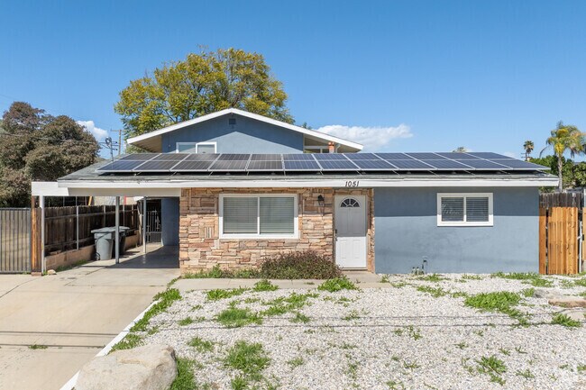 There are a variety of home styles in Riverview including mid-to-late 1900s cottages.