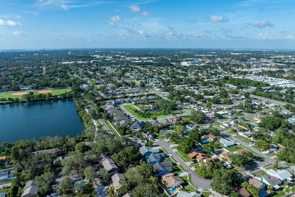 Walsingham sits on the southern edge of Largo, FL and centrally in Pinellas County.