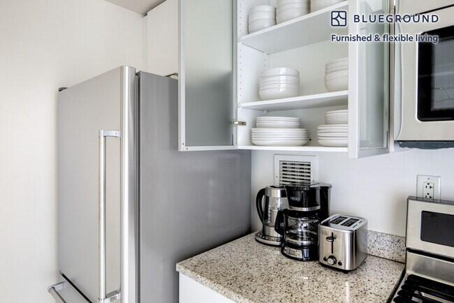 180 W 20th St unit FL17-ID1202, New York, NY 10011 - photo 6