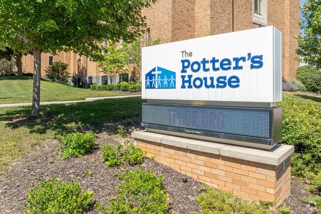 Potters House School is a private school located in Grand Rapids, Michigan.