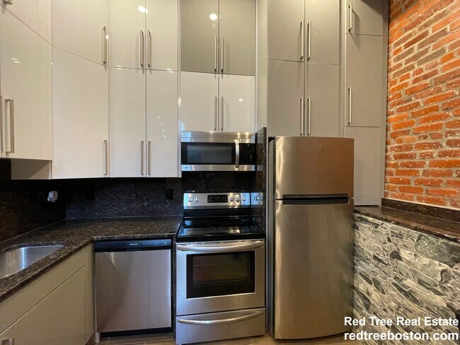 1028 Commonwealth Ave unit 3, Boston, MA 02215 - photo 3