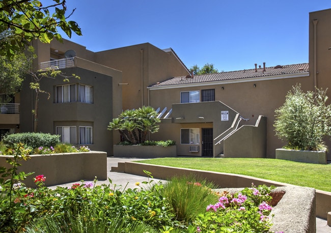 Paramount Villas, Paramount, CA 90723 - photo 2