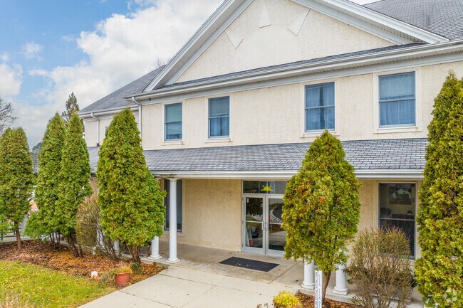 The teachers at United Friends School are top rated.