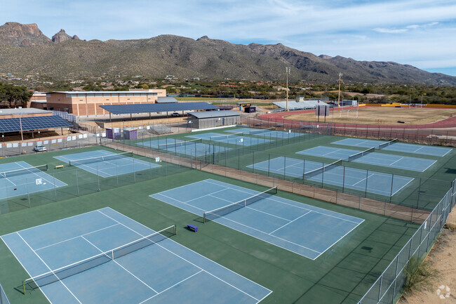 Sabino Canyon High School has many tennis courts for students to enjoy.