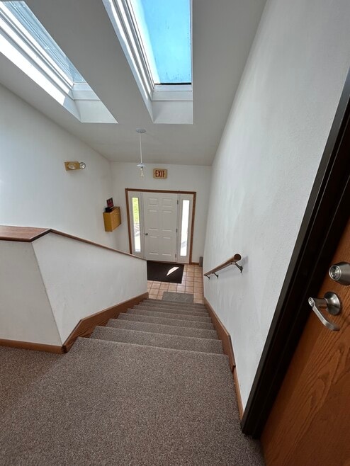 715 S Canterbury Dr unit 3, Freeport, IL 61032 - photo 1