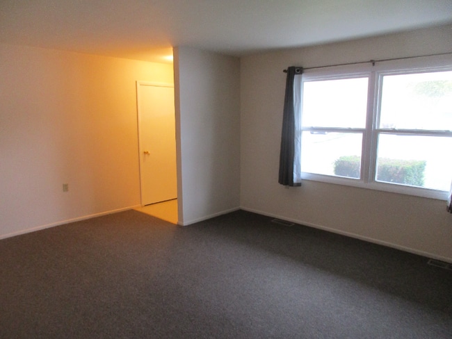 733 Acadia Rd, Valparaiso, IN 46385 - photo 4