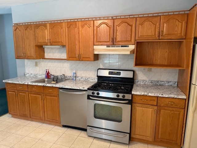 eat-in kitchen