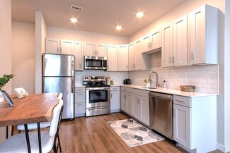 520 Commerce Creek Dr, Lowell, AR 72745