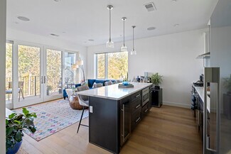 946 Saratoga St Unit 302, Boston, MA 02128