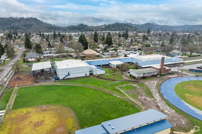 Two Rivers Dos Rios Elementary School is a public school in Springfield.