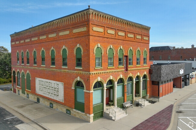 The large boxy flat-roofed structure of Wendell's Antiques sits on the corner of East Main Street and Central Avenue.