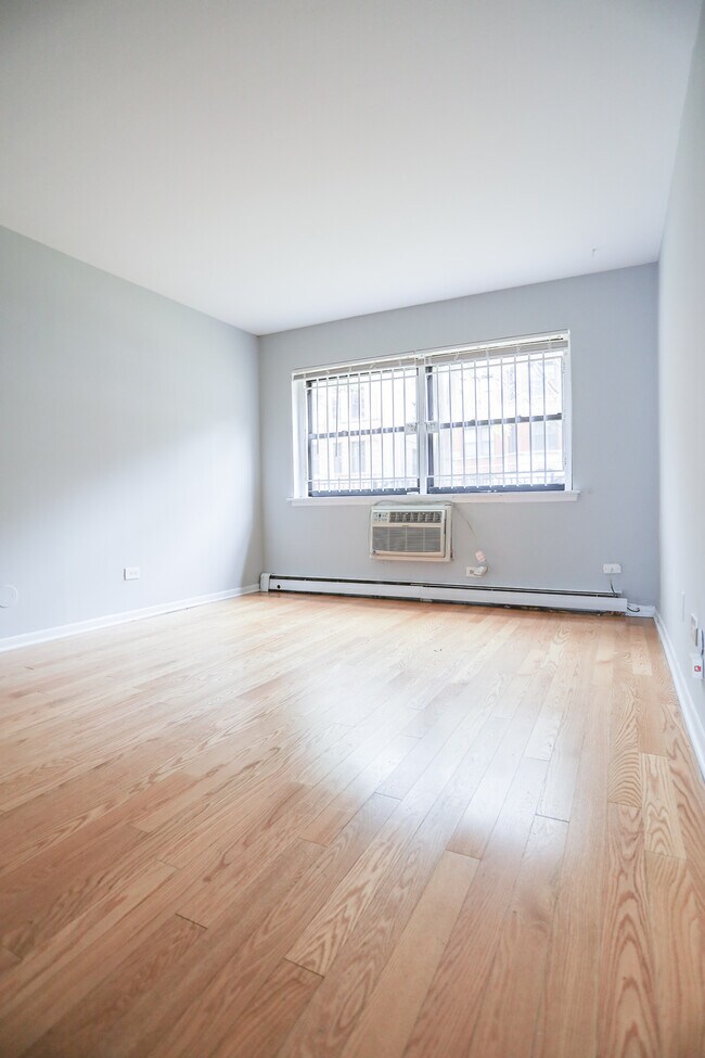 2835 N Cambridge Ave unit 104, Chicago, IL 60657 - photo 4