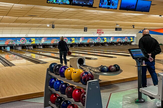 Oakwood Lanes is very fun place to bowl in Washington, NJ.