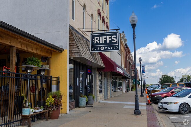 Riffs Pub & Patio on Broadway Street hosts karaoke and live music.