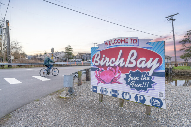 The charming community of Birch Bay welcomes your arrival.