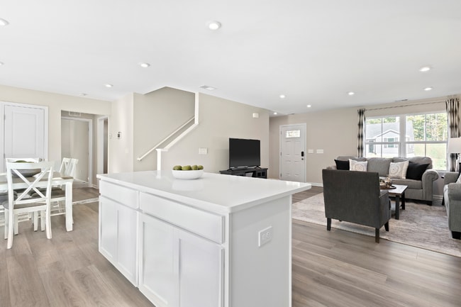 1118 Salisbury Dr, Greenfield, IN 46140 - photo 3