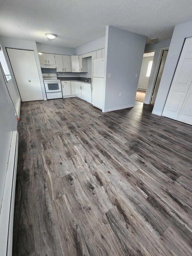 3265 8th St Unit 4, Marion, IA 52302