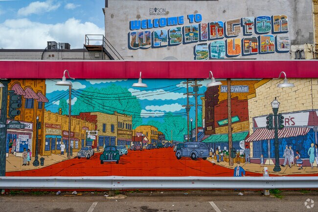 Washington Square mural in Edison reflects the community’s 1940s era.