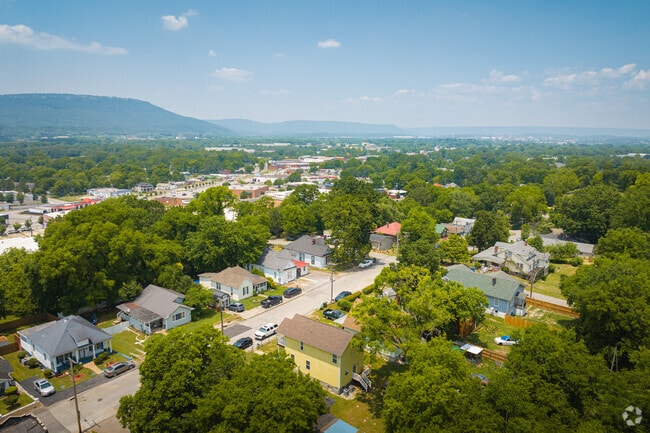 Cedar Hills is minutes from Downtown Chattanooga.